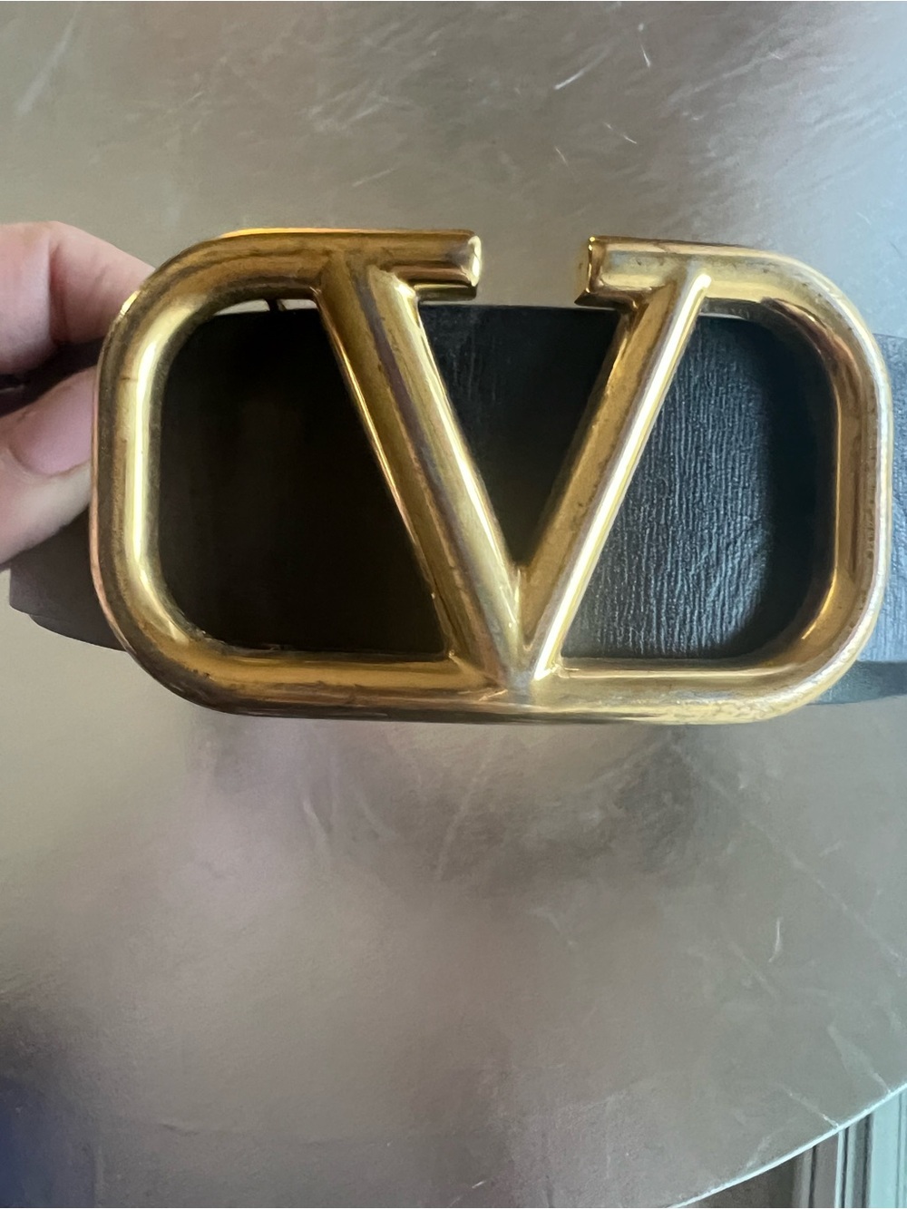 Valentino Garavani Black Leather Belt with Gold V Buckle - Picture 2 of 10